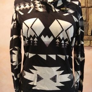 🛑3/$20GUC  tribal black&cream sweater